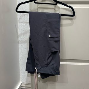 Figs Womens Kade Cargo Scrub Pant size XS. used condition